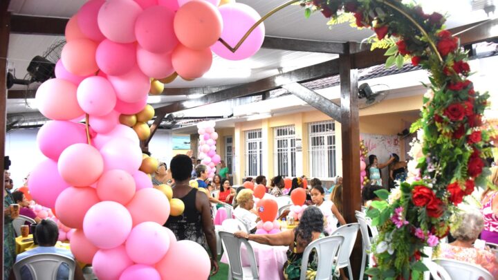 Terceira Idade comemora Dia das Mães com baile