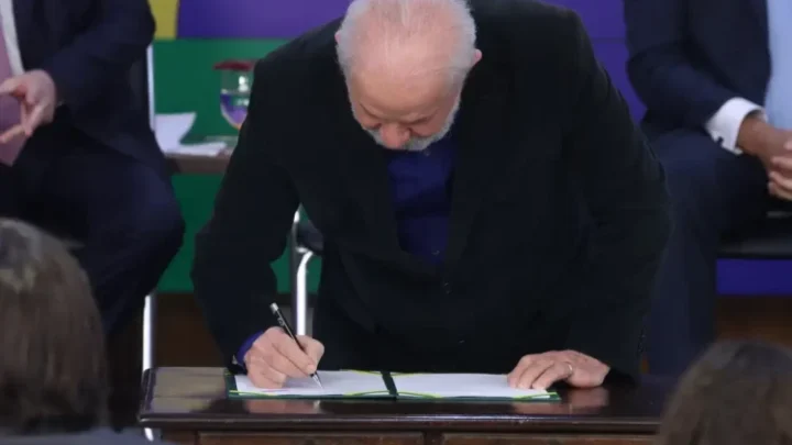 Nova Lei Assinada Por Lula Faz Usuários De Cartões De Crédito Pularem De Alegria