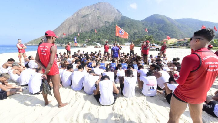 Defesa Civil inicia nova etapa do projeto Body Surf Salva no Recanto de Itaipuaçu