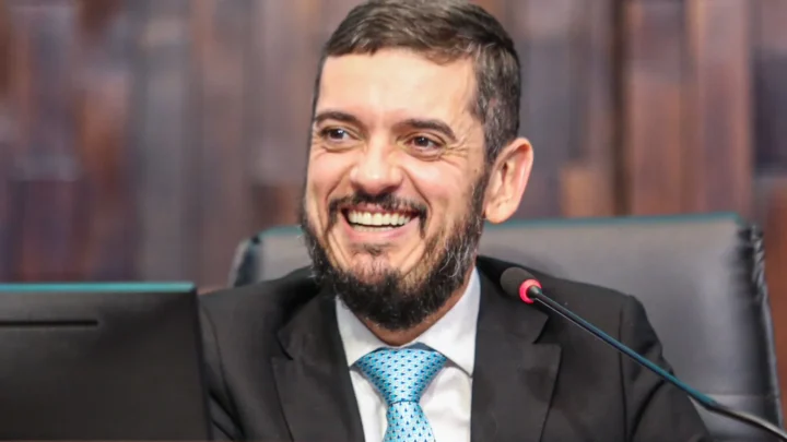 Projeto de Rodrigo Bacellar sancionado: unidades de saúde deverão usar questionário M-CHAT para prever sinais precoces de autismo