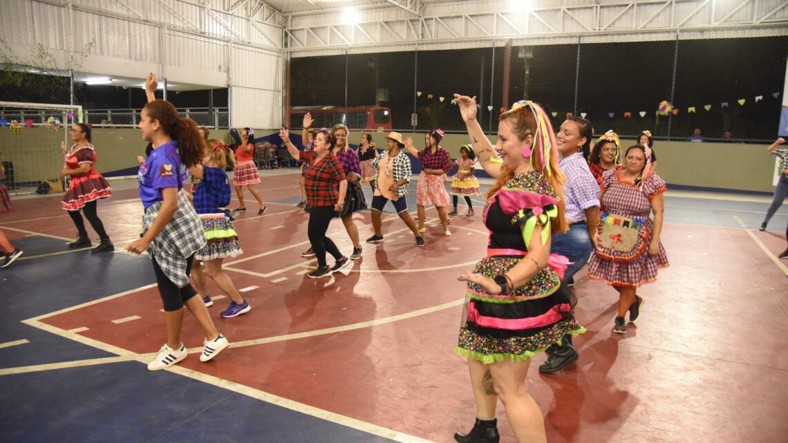 Arraiá na Arena do Flamengo reúne alunos e professores de Maricá