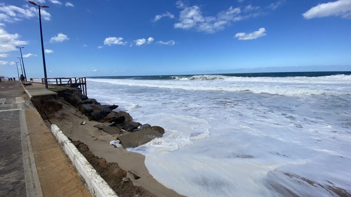 Defesa Civil de Maricá alerta para ressaca com ondas de até 4 metros nesta quarta-feira (14/08)