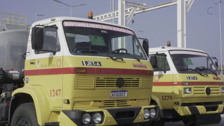 Distribuidora de combustível no RJ tem frota de caminhões com certificado da Mumbuca Verde