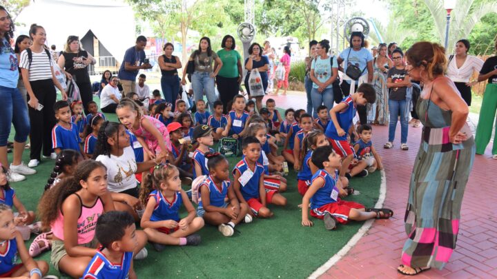 Lucia Fidalgo cria momento mágico na Flimzinha