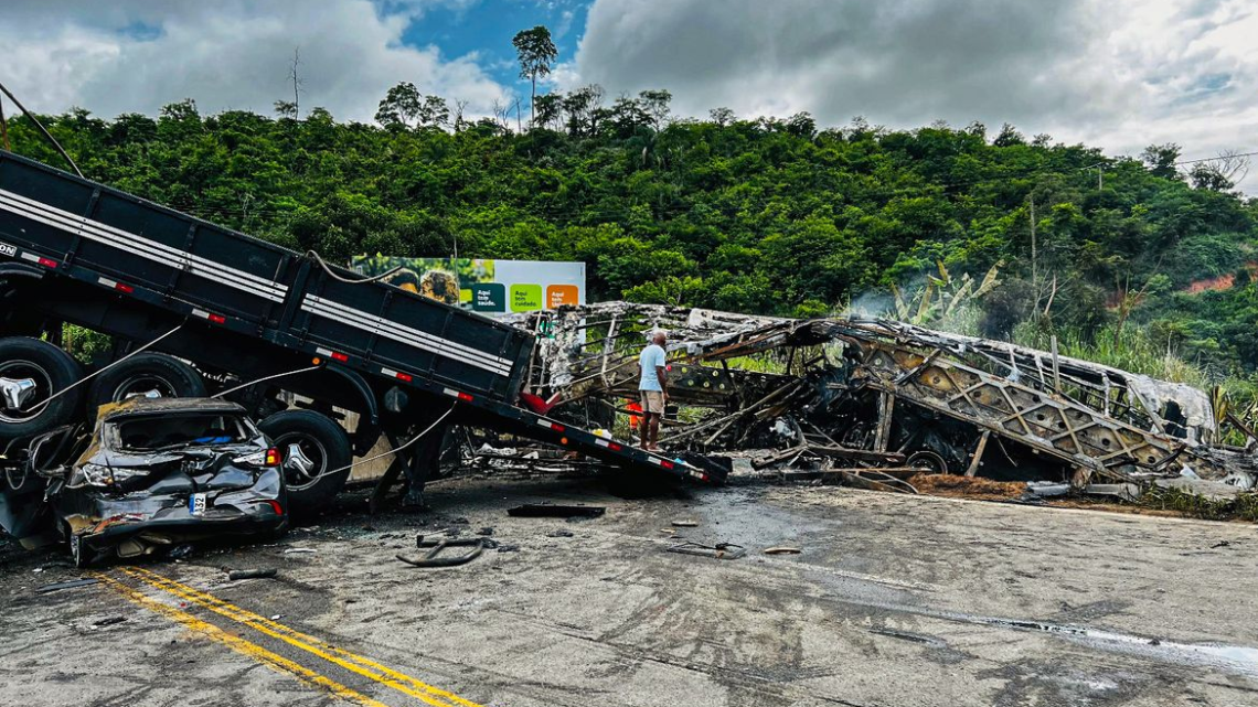 Motorista de carreta envolvida em acidente se apresenta à polícia