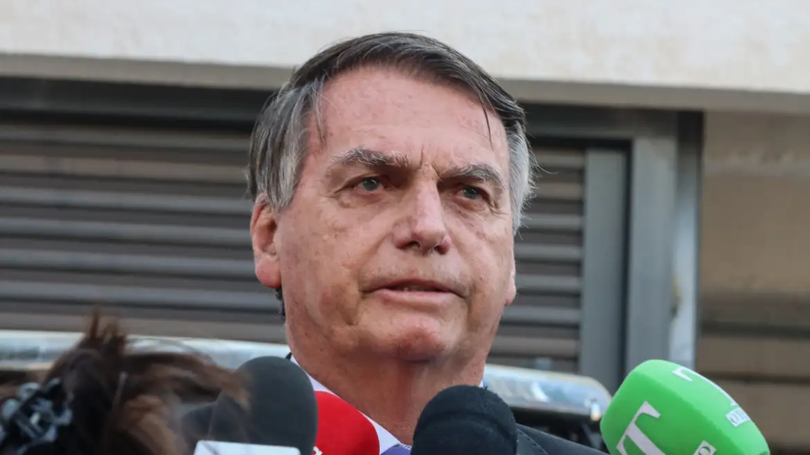 Moraes autoriza Bolsonaro a ir ao velório da mãe do presidente do PL