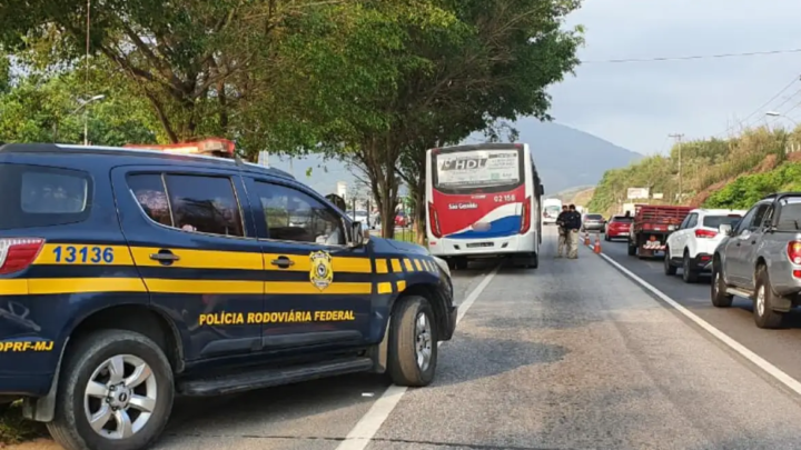 Jovem atingida com tiro na cabeça no Rio apresenta estabilidade