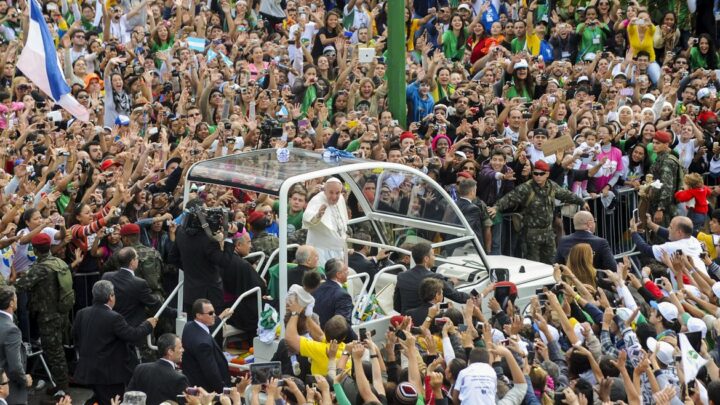 Visita do papa ao Brasil reuniu 3,7 milhões de pessoas no Rio em 2013