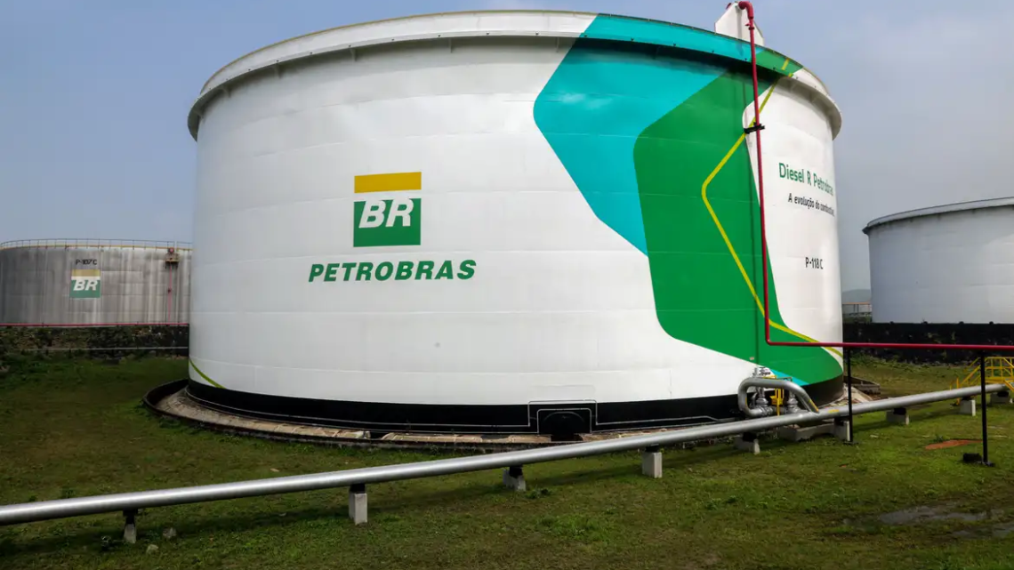 Petrobrás reduz preço do diesel em R$ 0,12 para distribuidoras Petrobrás reduz preço do diesel em R$ 0,12 para distribuidoras