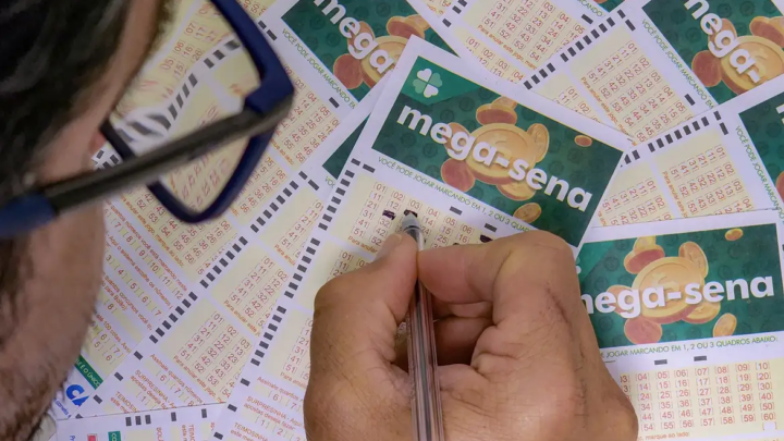 Ninguém acerta os números da Mega-Sena e prêmio vai para R$ 55 milhões