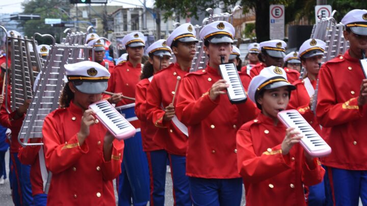 Desfile cívico celebra os 211 anos de Maricá com participação ativa das escolas da rede municipal