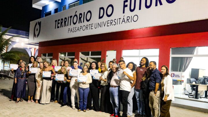 Maricá entrega certificados de conclusão do curso de Metodologia de Pesquisa Científica