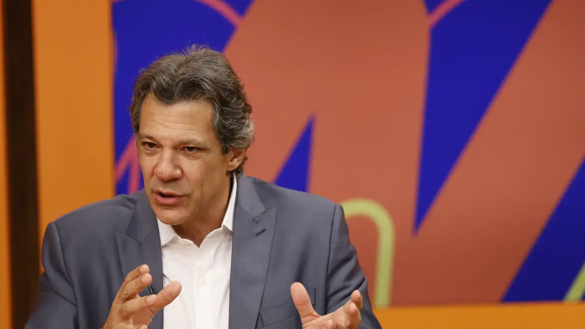 Haddad nega planos para reajustar valor do Bolsa Família Haddad nega planos para reajustar valor do Bolsa Família