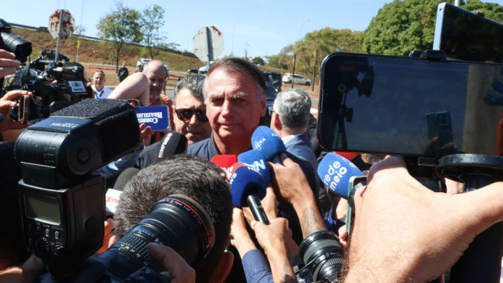 Maioria da 1ª Turma do STF vota por manter cautelares contra Bolsonaro