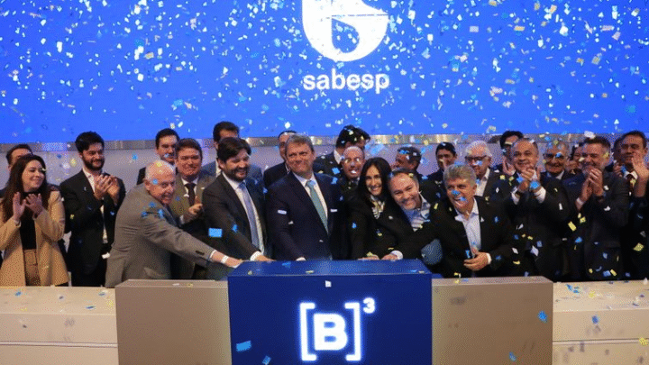 Após privatização, Sabesp registra mais receita, demissão e vazamentos