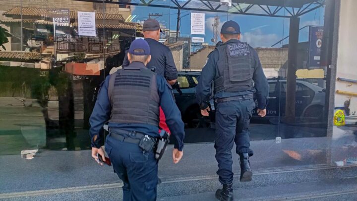 Foragido é preso após ser flagrado por câmeras do Ciosp