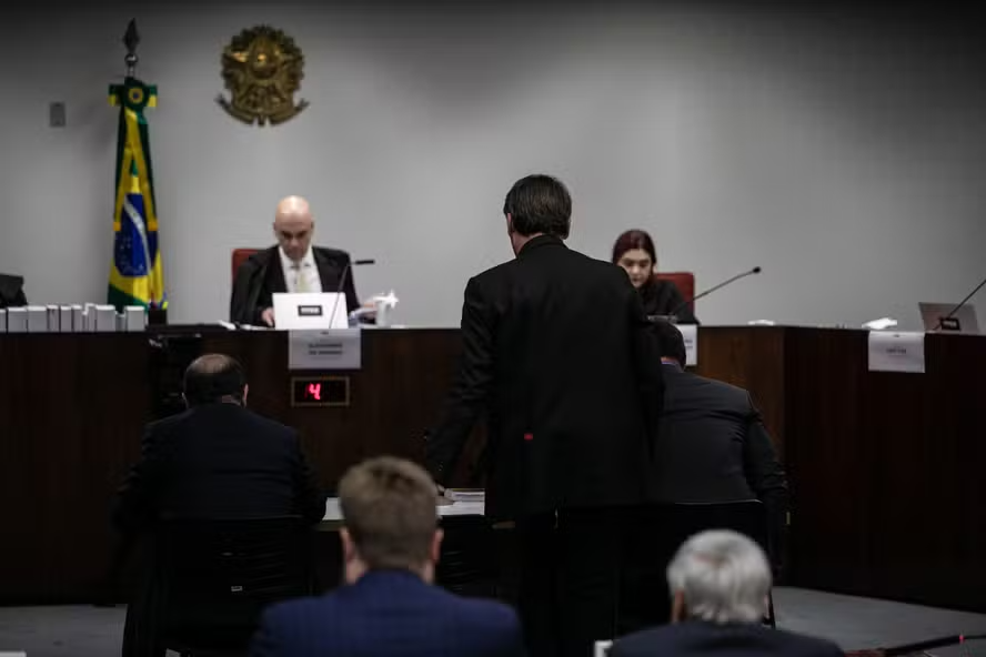 Nova apuração por atuação junto a Trump reduz chance de pena menor para Bolsonaro, avaliam juristas e ministros do STF Nova apuração por atuação junto a Trump reduz chance de pena menor para Bolsonaro, avaliam juristas e ministros do STF