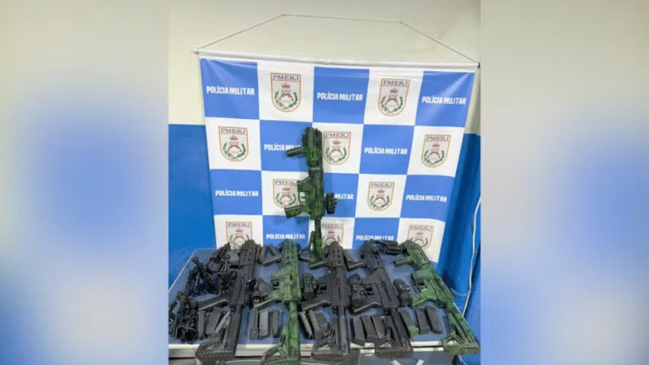 PM apreende arsenal com passageiro que embarcaria para Fortaleza na Rodoviária Novo Rio