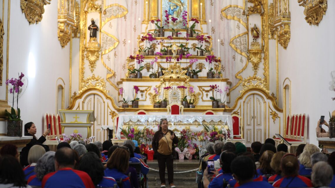 Alunos da Escola de Idosos visitam museu sacro na semana da festa da padroeira de Maricá Alunos da Escola de Idosos visitam museu sacro na semana da festa da padroeira de Maricá