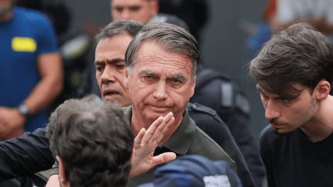 Moraes autoriza Bolsonaro a receber comida especial na prisão