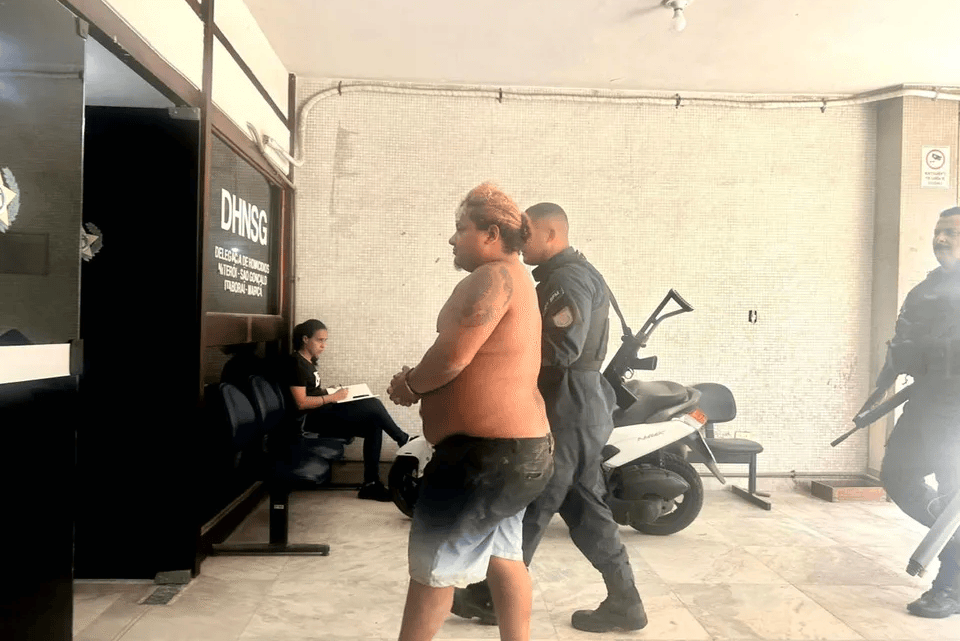 Homem mata vizinho e fere dois em ataque a facadas em Maricá