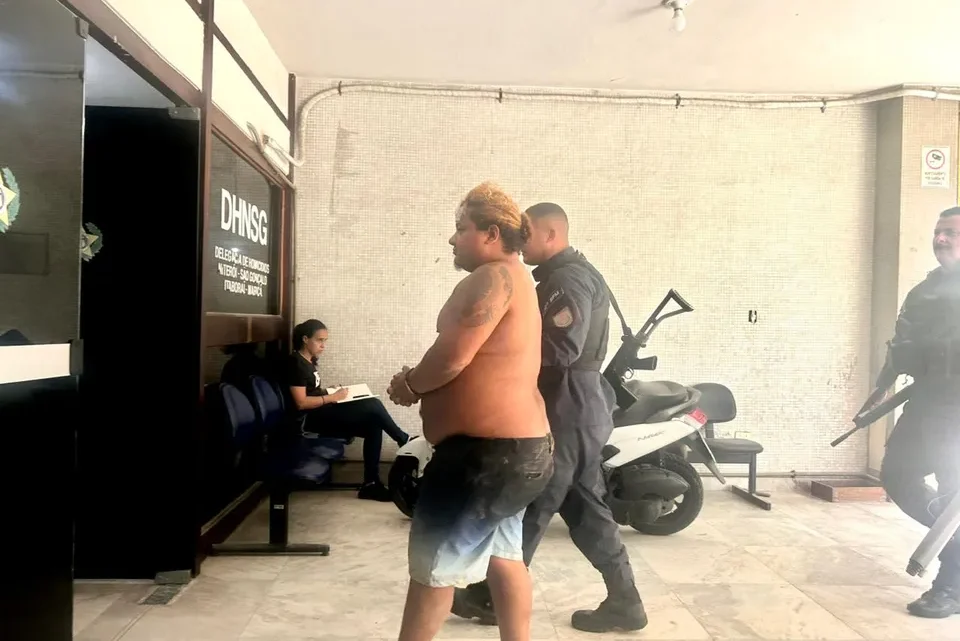 Homem mata vizinho e fere dois em ataque a facadas em Maricá