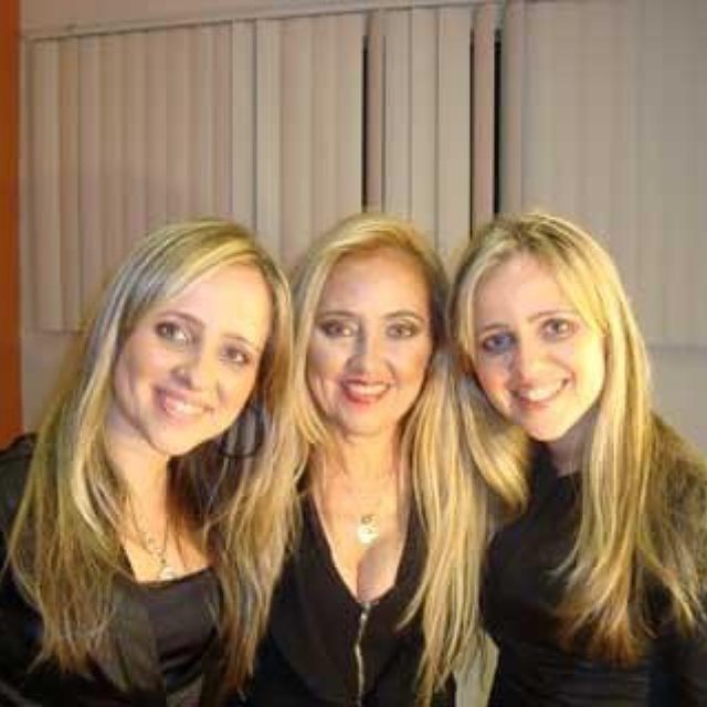 Cantora ADRIANA volta aos palcos ao lado das filhas gêmeas TUANNY e NATANNY em 2 apresentações no Centro e na Tijuca