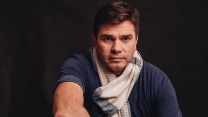 Alexandre Canhoni cede entrevista para a jornalista Livia Rosa Santana