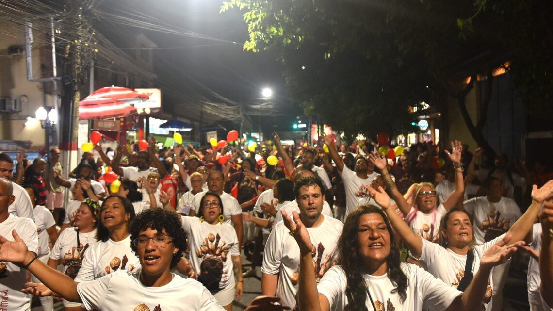 Primeiro ensaio de rua da União de Maricá reúne público no Centro