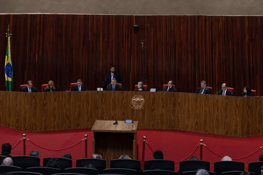 Ministério Público Eleitoral pede a cassação do mandato de Cláudio Castro em julgamento no TSE