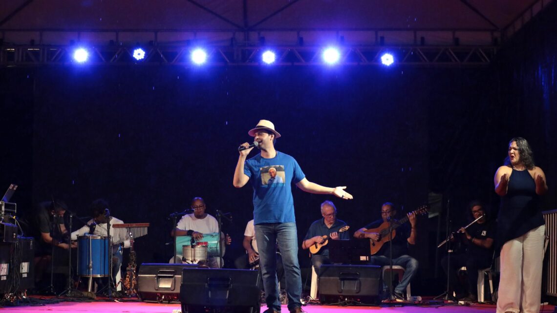 Maricá: Show-tributo a Paulinho da Viola leva centenas de pessoas a São José do Imbassaí