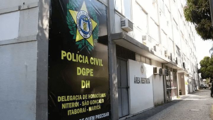 Homem é encontrado morto dentro de carro na Favela da Linha, em São Gonçalo