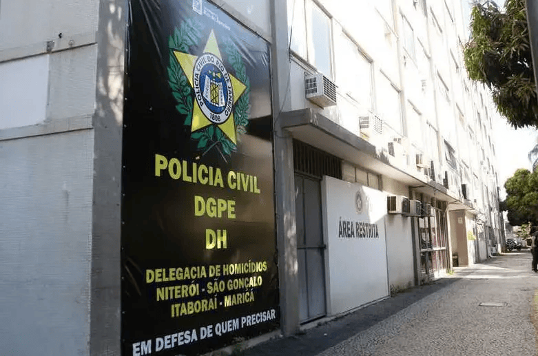 Homem é encontrado morto dentro de carro na Favela da Linha, em São Gonçalo