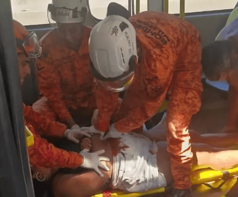 Passageira é morta a facadas durante assalto em ônibus do BRT no Rio