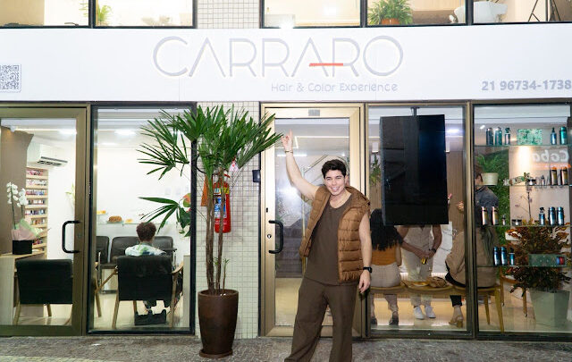 Tons quentes e luminosos para os cabelos durante o Verão