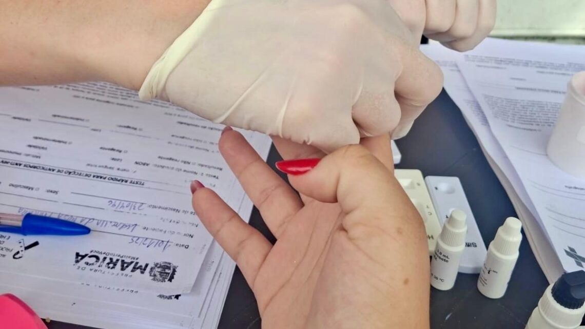 Prefeitura de Maricá realiza ação do Dezembro Vermelho com diálogos e testagem na USF Central