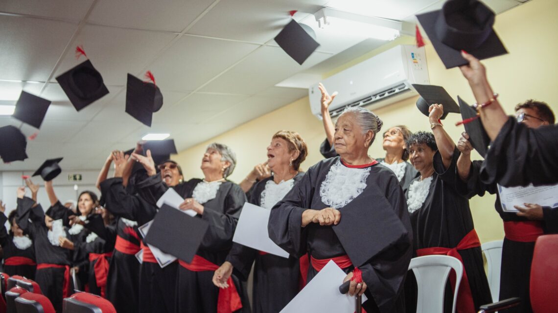 Prefeitura de Maricá realiza formatura da Escola Municipal de Idosos e expande programa para 2026