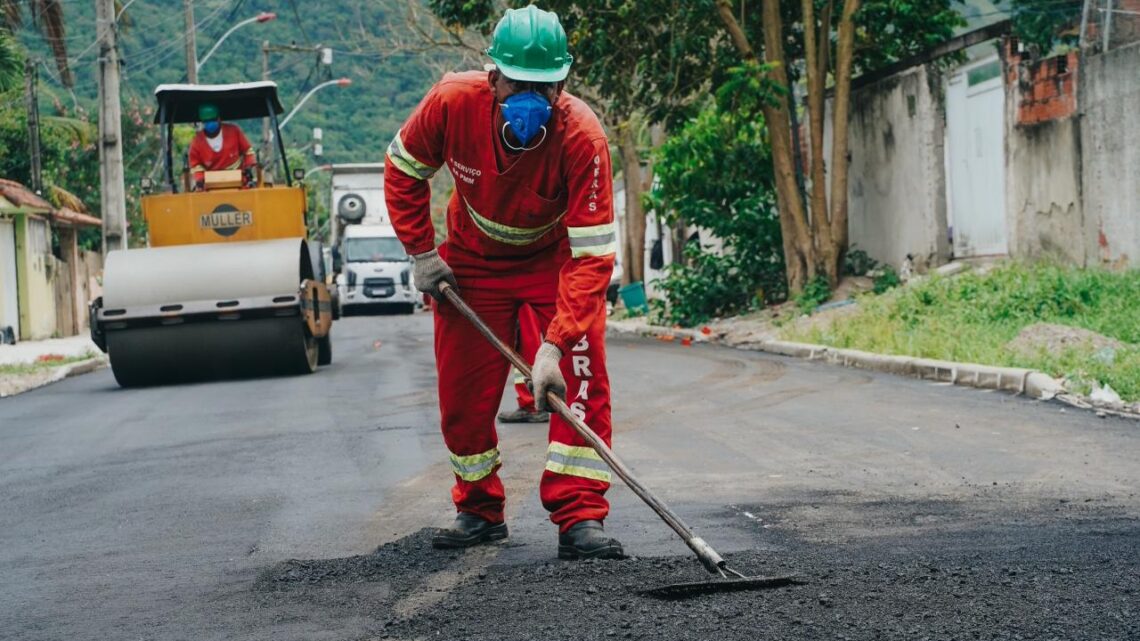 SOMAR avança com serviços de pavimentação em diversos bairros de Maricá