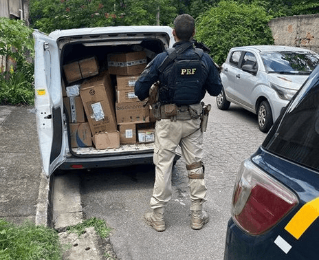 Veículo roubado é recuperado na Baixada Fluminense