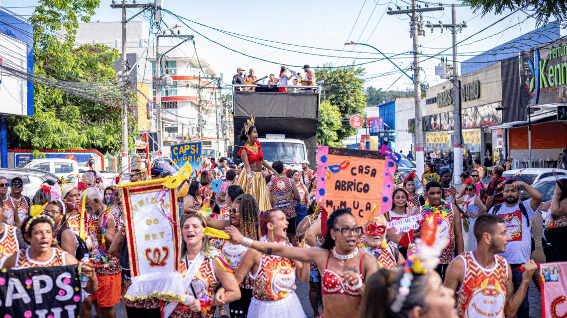 Bloco “Sou, mas quem não é?” integra folia e saúde mental em Maricá