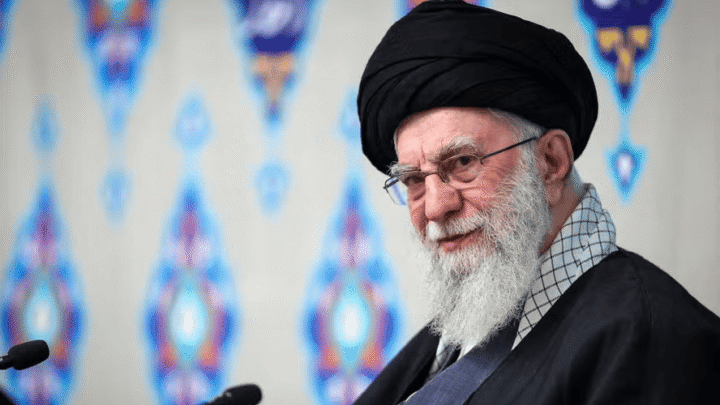 Irã confirma morte do líder supremo Ali Khamenei em ataques dos EUA e de Israel