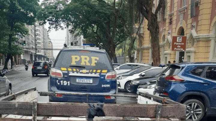 Em Niterói, PRF apreende veículo adulterado