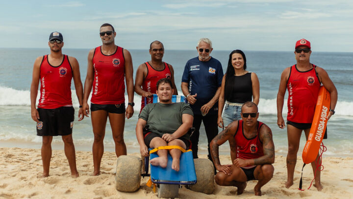 Prefeitura de Maricá amplia acessibilidade nas praias com banho de mar para pessoas com deficiência