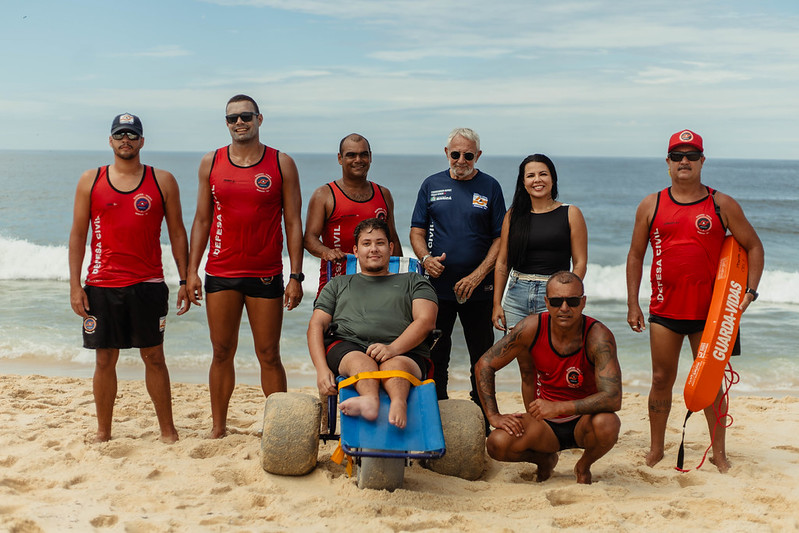 Prefeitura de Maricá amplia acessibilidade nas praias com banho de mar para pessoas com deficiência