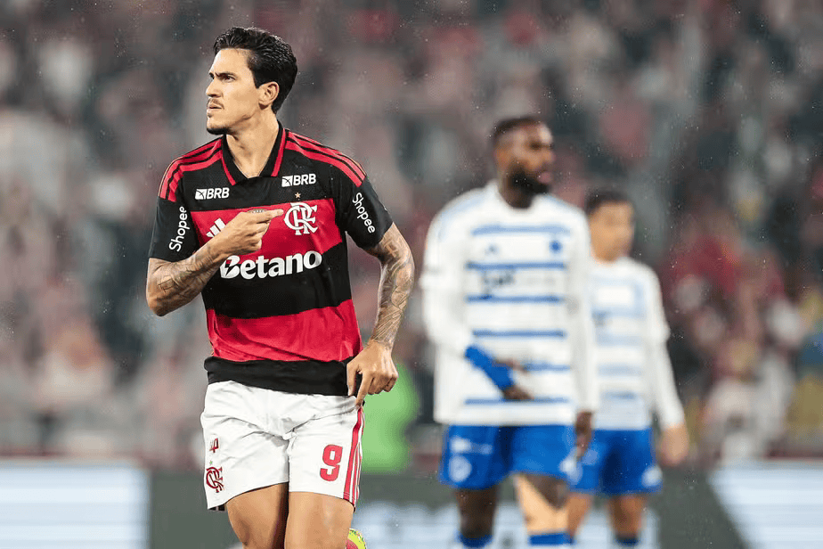 Flamengo vence Cruzeiro com gols de Pedro e Carrascal