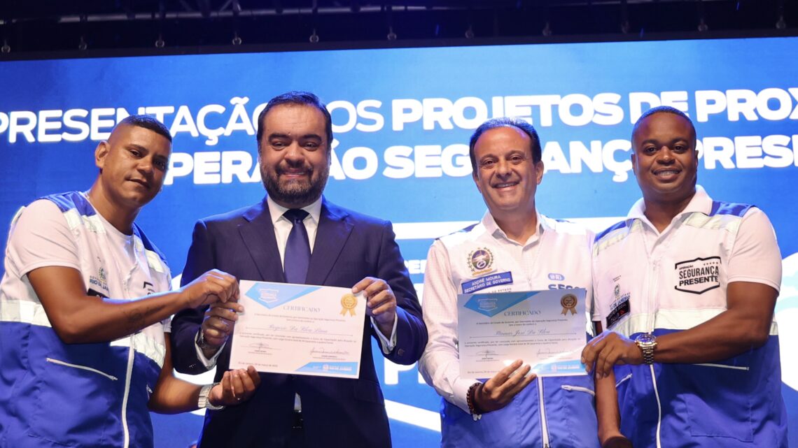 Cláudio Castro participa da formatura de mais de mil novos agentes do Segurança Presente e anuncia cinco novos projetos