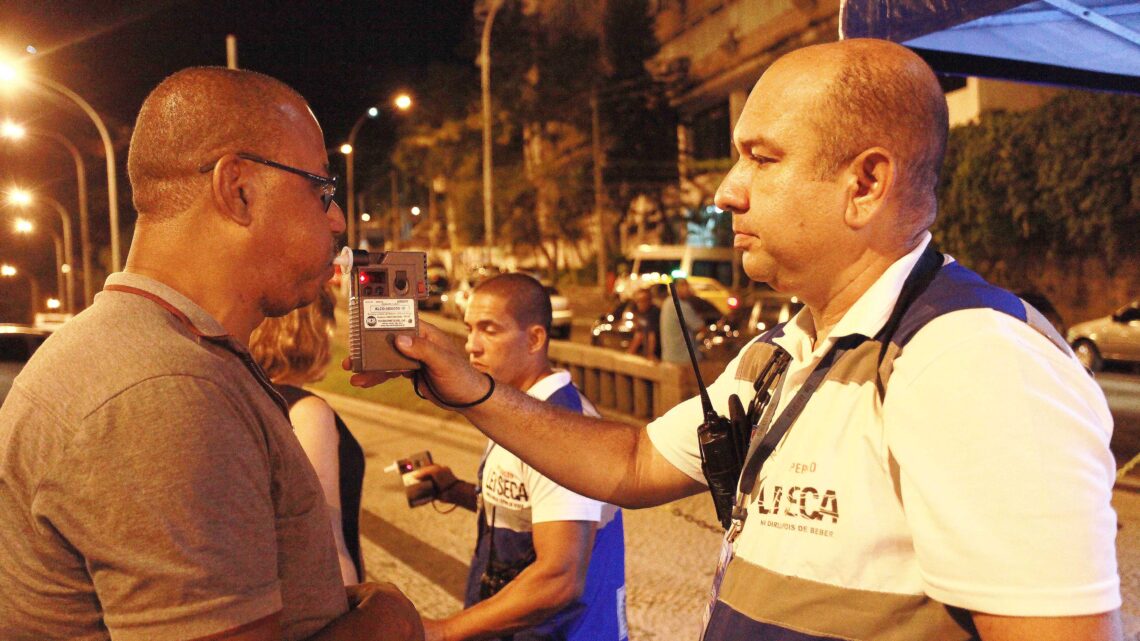Operação Lei Seca completa 17 anos no Rio com quase 5 milhões de motoristas fiscalizados e redução de cerca de 40% de feridos em acidentes de trânsito
