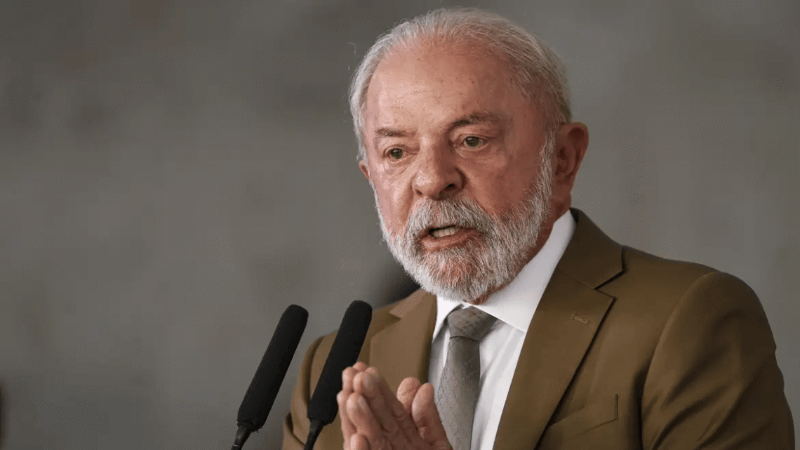 Lula zera imposto e subsidia diesel para conter alta do petróleo