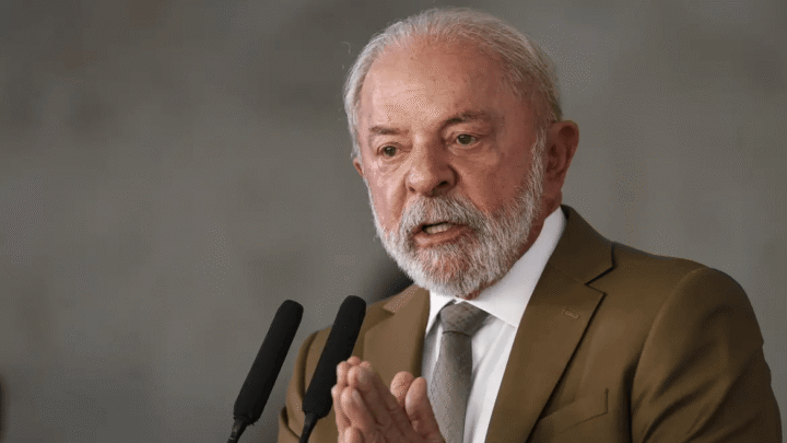 Lula zera imposto e subsidia diesel para conter alta do petróleo