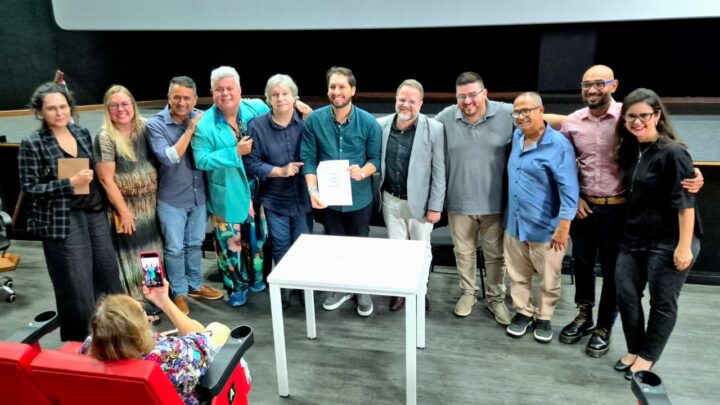 Prefeitura de Maricá firma parceria para criação de curso técnico em Artes Carnavalescas